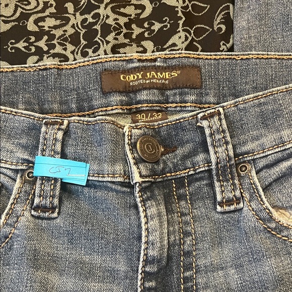 CODY JAMES Women’s Straight Leg Jeans in Light Blue Wash - Picture 4 of 10